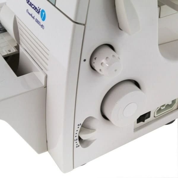Symaskin Łucznik Overlock 820D-3