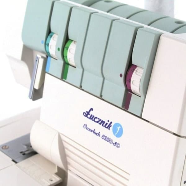 Symaskin Łucznik Overlock 820D-3