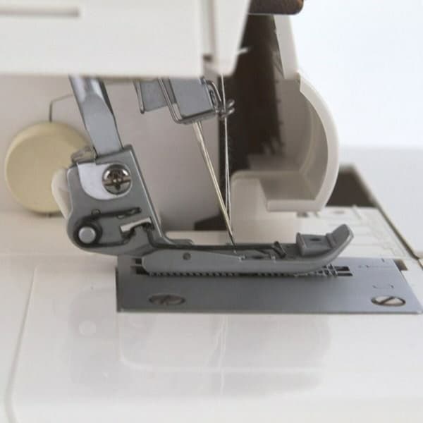 Symaskin Łucznik Overlock 820D-3