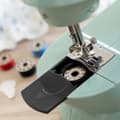 Miniatyrbillede 6 af 11: Mini bærbar symaskine med LED, Hybria Cutter og tilbehør Sewny InnovaGoods