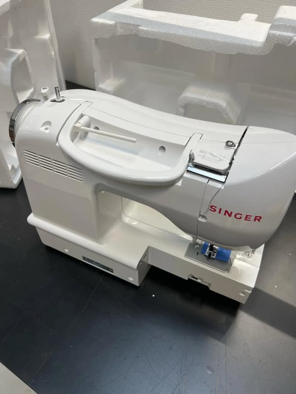 [OUTLET] - Singer sewing machine Singer ONE sewing machine