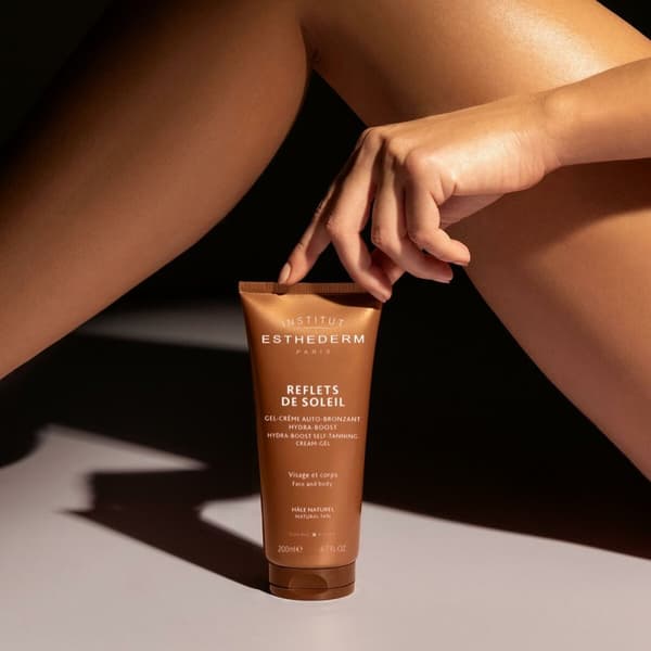 Itseruskettava vartaloemulsio Institut Esthederm REFLETS DE SOLEIL 200 ml