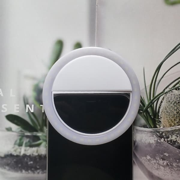 LED-selfie-lamppu mobiililaitteille - ladattava