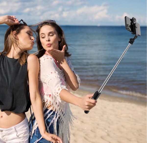 Langaton Bluetooth Selfie Stick valolla
