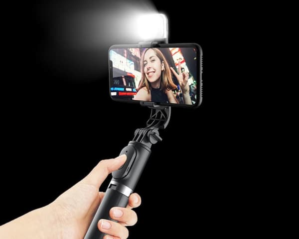 Langaton Bluetooth Selfie Stick valolla