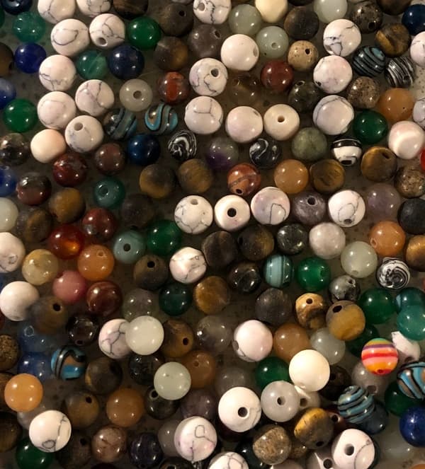 250 blandat unika stenpärlor 6 mm