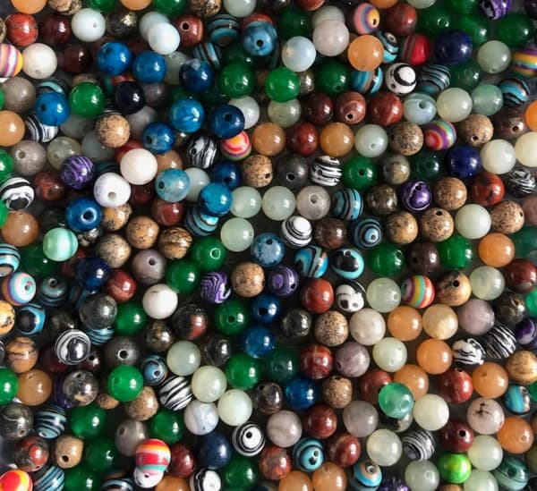 250 blandat unika stenpärlor 6 mm