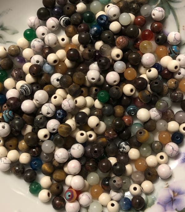 250 blandat unika stenpärlor 6 mm