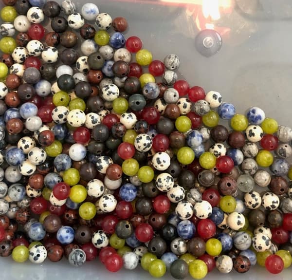 100 stenpärlor mix runda pärlor 6 mm