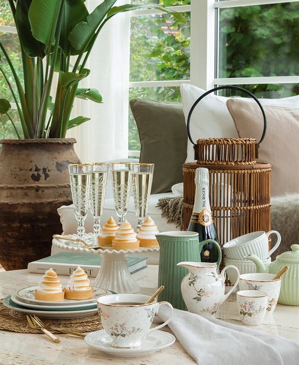 Asta TEA CUP - Nostalgisk feminin