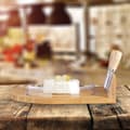 Miniatyrbild 2 av 6: Relaxdays ostplatta i bambu, ostklocka, parmesanostkniv, gaffel, bestick, magnetisk stång, natur