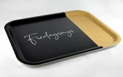 Bricka 43x33 cm kork Fredagsmys, svart med vit text - Mellow Design