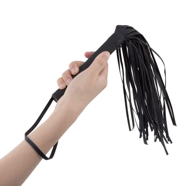 Snärtande Flogger I Läderlook