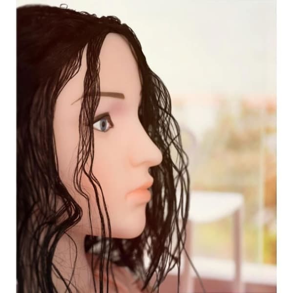 REALISTISK BRUNETT DOLL
