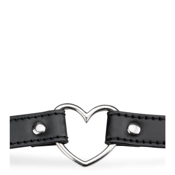 Choker i konstläder med metallhjärta