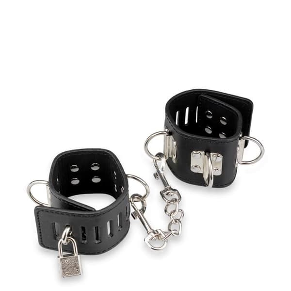 Handled handbojor i läder och metall