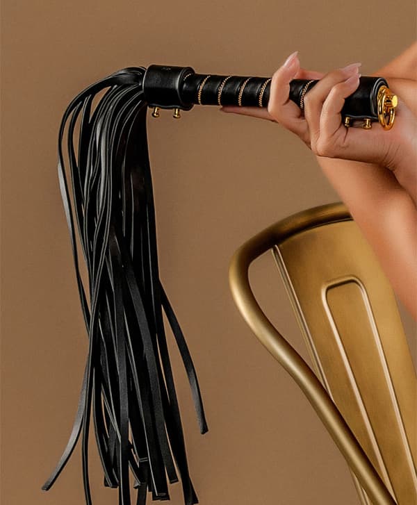 Taboom Studded Whip