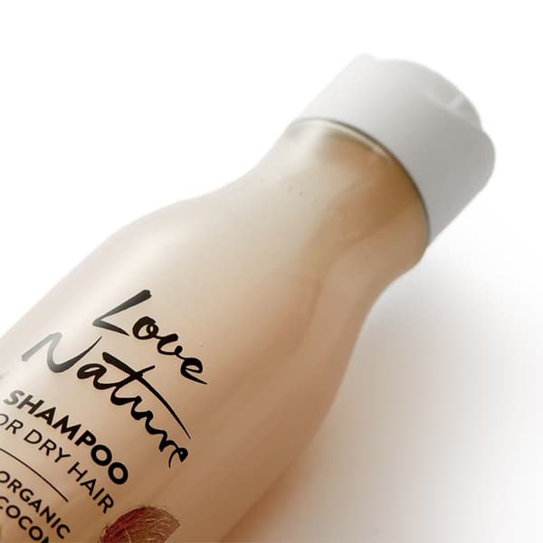 Oriflame Love Nature -shampoo luomuvehnästä ja kookoksesta kuiville hiuksille 250 ml