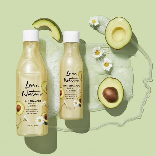 Oriflame Love Nature 2-in-1 -shampoo luomuavokadoöljyllä ja kamomillalla kaikille hiustyypeille 500 ml