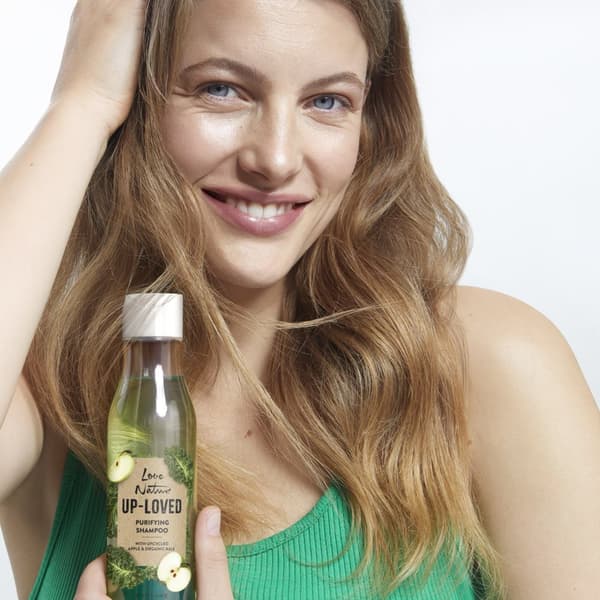 Oriflame Love Nature Up-Loved Purifying Shampoo med återvunnet äpple och ekologisk grönkål 250ml