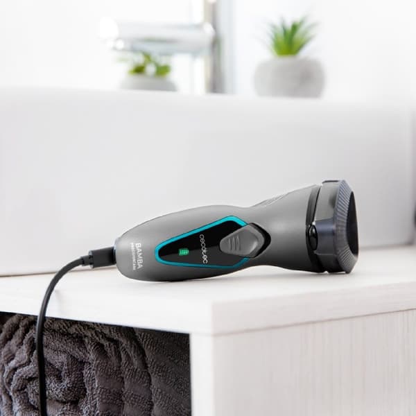 Cecotec Rotary shaver with titanium coating and 3D motion.