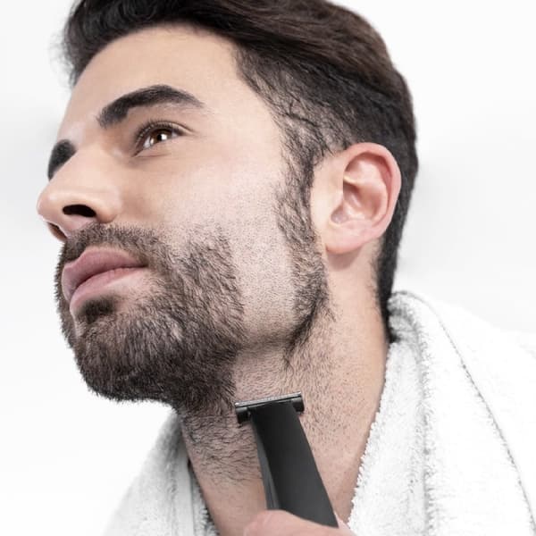 Cecotec Multifunctional beard trimmer with lithium battery and interchangeable guide combs.