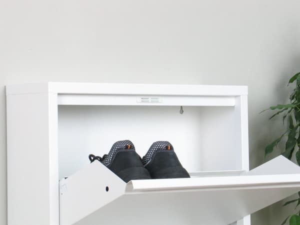 Pisa skoskab med 9 låger i metal hvid. Leveres færdig samlet.