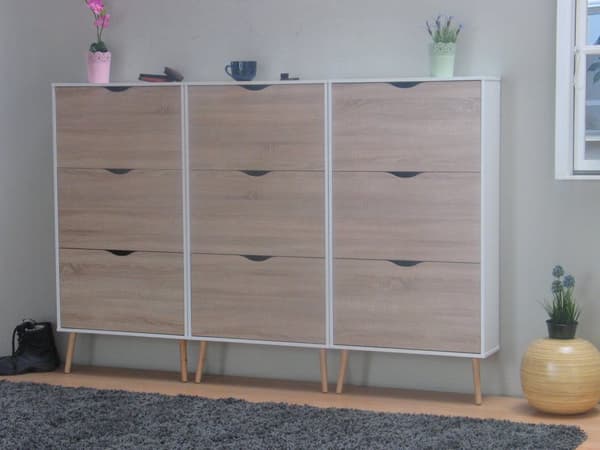 Napoli skoskåp med 9 dörrar i vit och ek look.