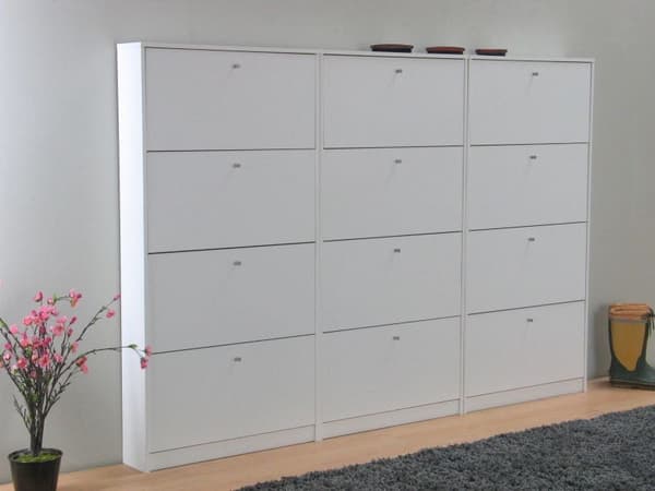 Escape skoskap med 12 dører bredde 225 cm, høyde 148 cm hvit.
