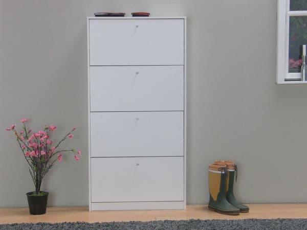 Escape skoskap med 4 dører bredde 75 cm, høyde 148 cm hvit.