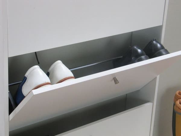 Escape skoskap med 4 dører bredde 75 cm, høyde 148 cm hvit.