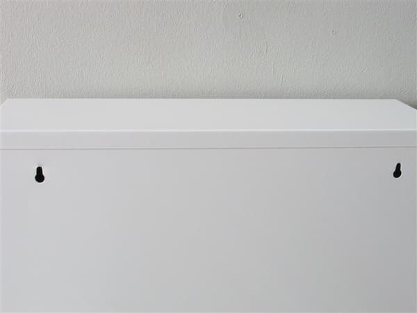 Pisa skoskap med 5 dører i metall hvit. Leveres ferdig montert.