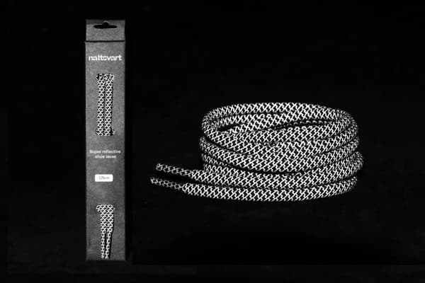 Skosnören, reflex, 140cm långa, nattsvart. PLATTA