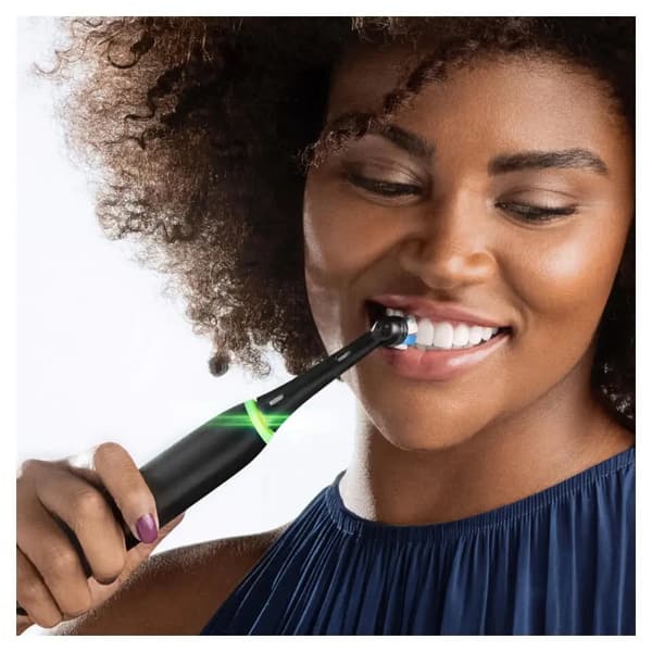 Oral-B iO Series 5 - Vuxen - Vibrerande tandborste - Daglig vård - Intensiv - Sensitiv - Superkänslig - för vita tänder - Svart - 2 min - Svart (41510