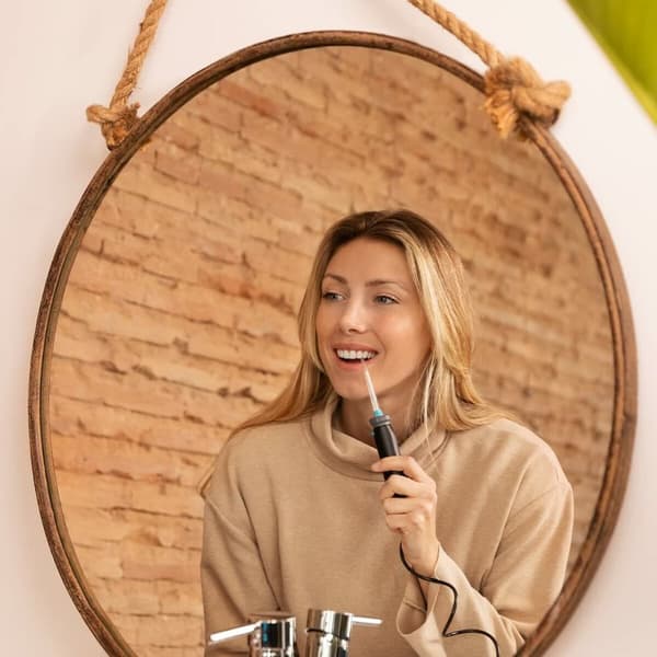 Tandvårdsprodukt: Cecotec Bamba ToothCare 1200 Jet Pro Svart - Oral Irrigator för effektiv tandrengöring hemma.