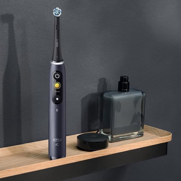 Oral-B iO serie 8 sort onyx elektrisk tandbørste