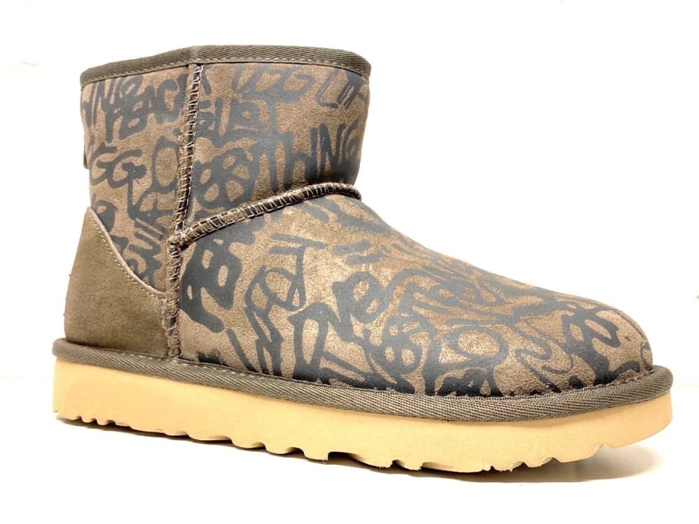UGG Classic street grafitti