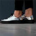 Miniatyrbilde 9 av 11: Sportsjoggesko for kvinner Puma Basket Platform Metallic  Lysegrp - 36