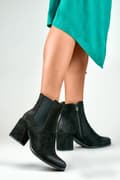 Miniatyrbild 2 av 7: Klassiska ankelboots i svart mocka med blockklack Blaise 40