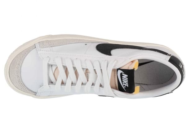 Nike W Blazer Low 77 DC4769-102, Kvinna, Plimsolls, vit