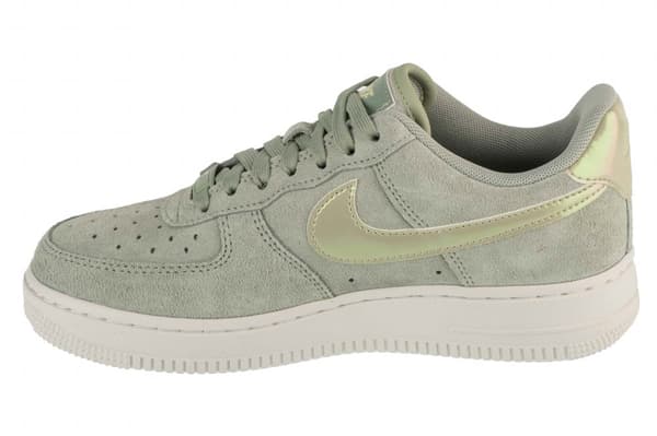 Nike W Air Force 1 07 SE HJ4401-300, Kvinna, Sneakers, grön