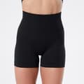 Miniatyrbild 3 av 6: Svarta Fitness shorts med hög midja