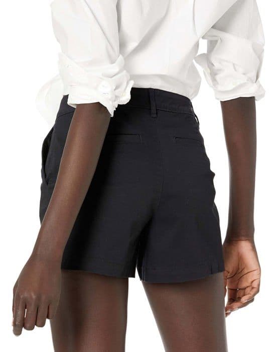 Essentials-shorts - AEW30022SU21-Black-14 - Amazon-shorts i halvhög kaki för kvinnor, slim fit, 3,5 tums innersömmar