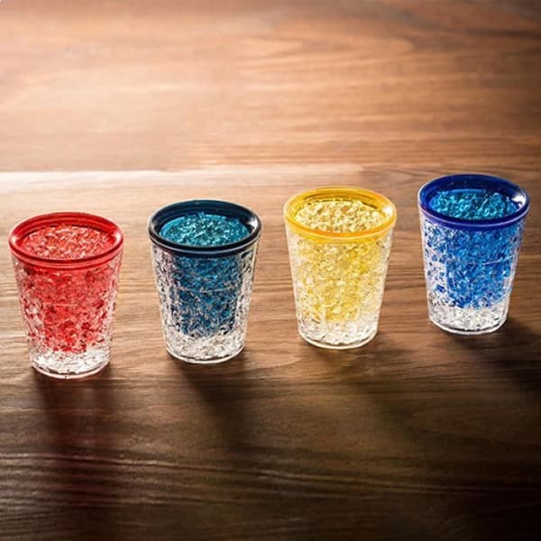 Set med 4 kylda dubbelväggiga snapsglas * Kapacitet: 40 ml * Endast handtvätt * Diameter: 5,2 cm * Höjd ...