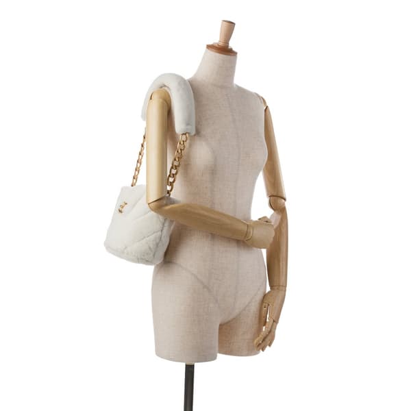 Pre-owned Chanel Shearling CC Shoulder Bag White