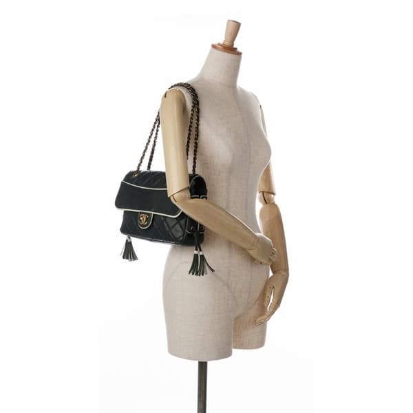 Pre-owned Chanel CC Quilted Lambskin Tassel and Border Embellished Flap Black