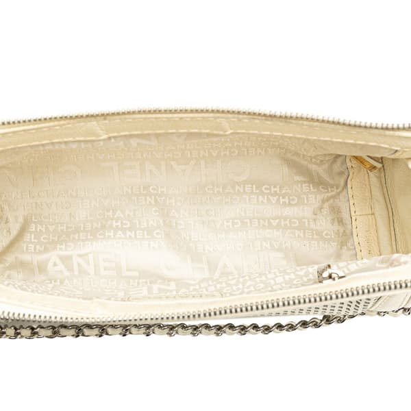 Pre-owned Chanel Caviar Perforated Pulley Shoulder Bag White