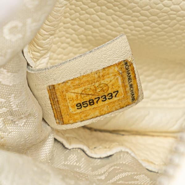 Pre-owned Chanel Caviar Perforated Pulley Shoulder Bag White