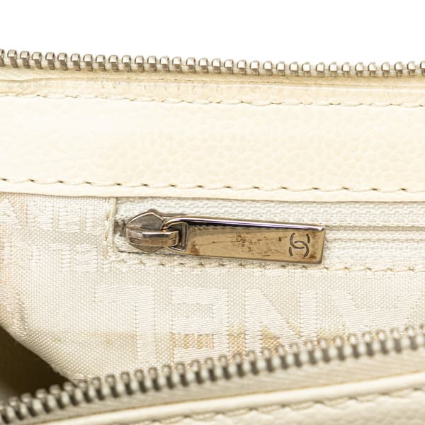 Pre-owned Chanel Caviar Perforated Pulley Shoulder Bag White