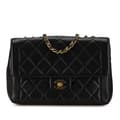 Miniatyrbild 1 av 10: Pre-owned Chanel Medium CC Quilted Lambskin Border Single Flap Black